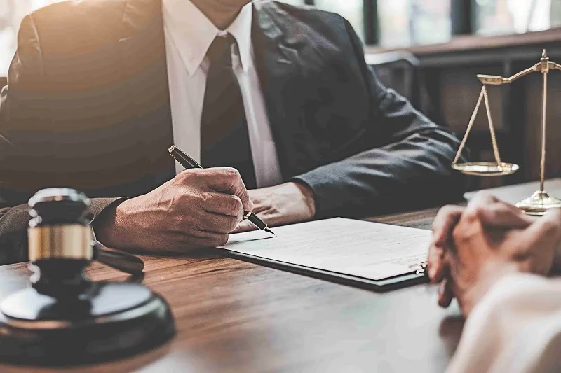 define contract in business law